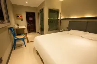 Yishi Yijia Theme Apartment Hotel (Qiqihar South Zhanqian Street)