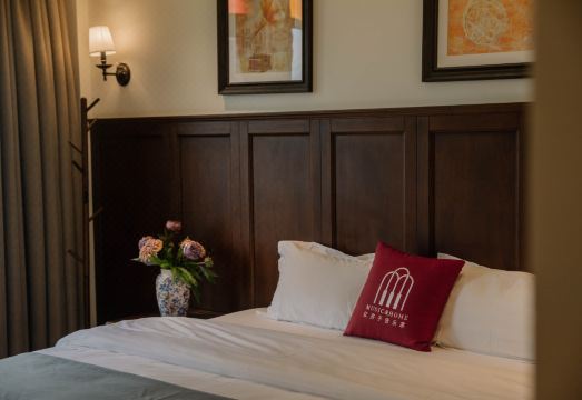 로테스 하우스 뮤직&홈의 현대적인 외관