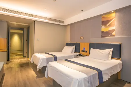 Homeinn Hotel (Shanghai Fengxian Jinhui Commercial Plaza) Отели рядом с достопримечательностью «Auxiliary Wharf of Shuitou International Rock City»