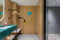 โรงแรมซิตี้ คอมฟอร์ต อินน์ (สถานีขนส่งล่างจง) - พร้อมอาหารเช้า