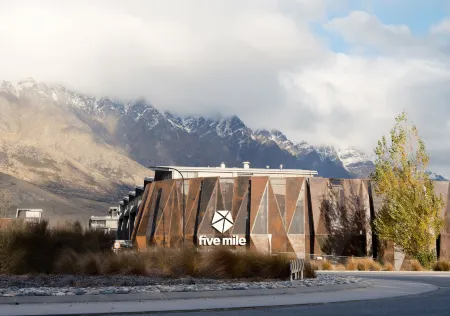 Sudima Queenstown Five Mile Отели рядом с достопримечательностью «Lake Hayes Walkway»