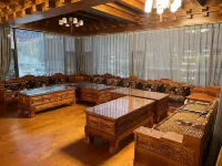 Deqin Shiyong Brinka Homestay - bar
