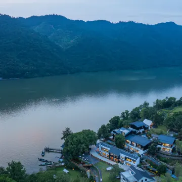 Tonglu Qianfan Yanlingwu Hotels near Yan Ziling’s Angling Terrace