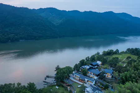 Tonglu Qianfan Yanlingwu Отели рядом с достопримечательностью «Baiyunyuan»