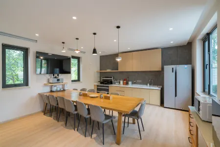 Floral Hotel · Valley Haven Private Spring Courtyard Hotel Отели рядом с достопримечательностью «Changping Duijiuyu Natural Scenic Resort»