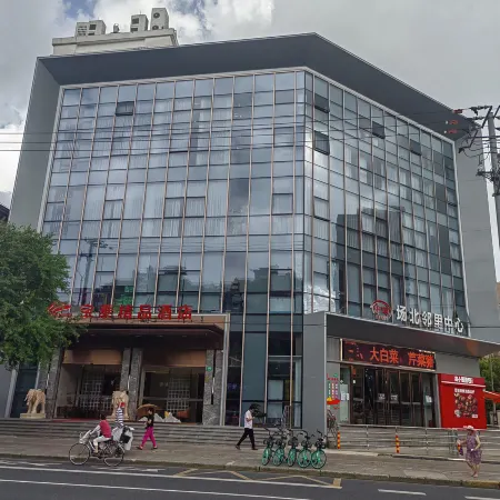 Baotai Boutique Hotel Отели рядом с достопримечательностью «Шанхай коммуникейшенс Политекник»