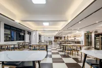 Golden Holiday Hotel (Nanning Chaoyang Plaza Railway Station) - พร้อมอาหารเช้า