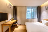 Shunqi Time Hotel (Hongshan Lake)