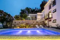 Jiuhuashan Huxiangge Homestay (Meat Body Palace Branch)