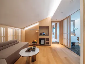 Floral Lux Hotel· Bamboo Fragrant Residence