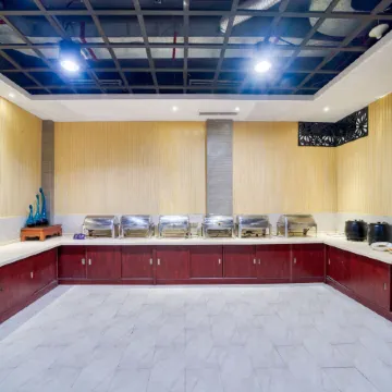 Holton Hotel (Yiwu International Trade City)