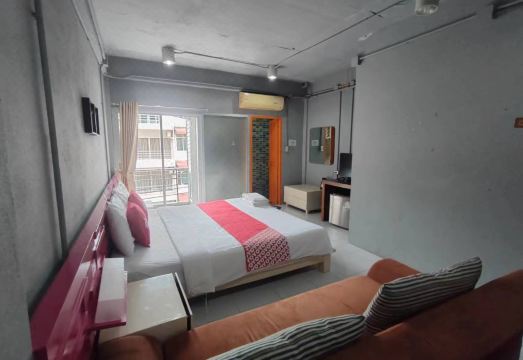 마담 인 파통 대표 이미지