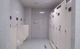 Xiaoyao Bear Hostel (Beijing South Railway Station Caoqiao Subway Station)