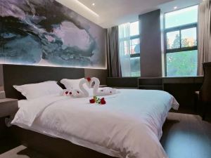 Rongshengxiang Boutique Hotel (Dengzhou Xintian 360 Central Hospital)