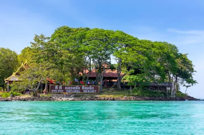 Phi Phi Natural Resort Hotel dekat Monkey Beach