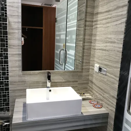 Park Lane Yiju Hotel (Taishan Commercial City Qiaohu Road)
