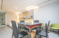 Tonglu Lake Hotel (Yangjiang Baili Plaza Municipal Government Branch)