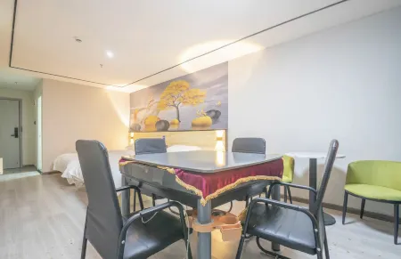 Tonglu Lake Hotel (Yangjiang Baili Plaza Municipal Government Branch)