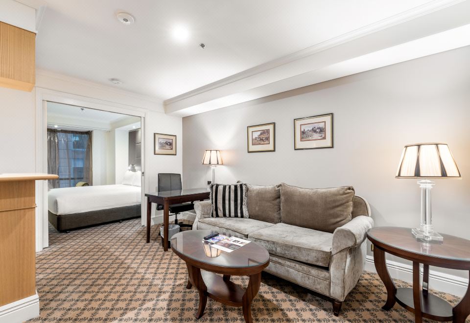 3. 스탬포드 플라자..