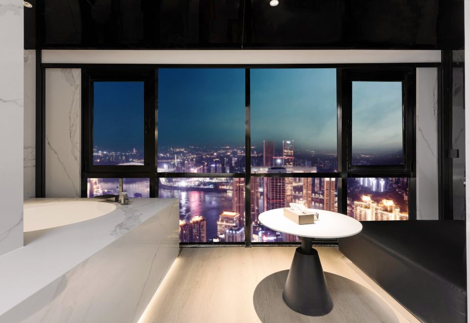 Yianhotel(YIAN伊岸高空江景酒店（重庆解放碑云端之眼店