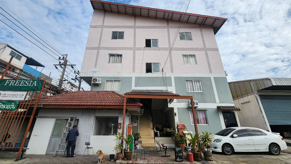 Freesia Bangphi Guest House