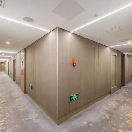 Whale Wars E-sports Hotel (Yuyao Railway Station)