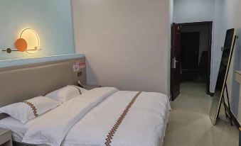 Funing Huayue Theme Hotel