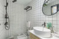 Changsha and dengFenglai Youth Hostel (IFS International Financial Center Wuyi Square)