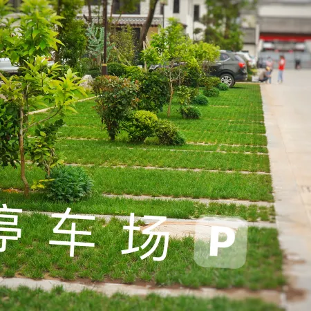Yufeng Huichong Hotel (Jinshan Ancient Town)