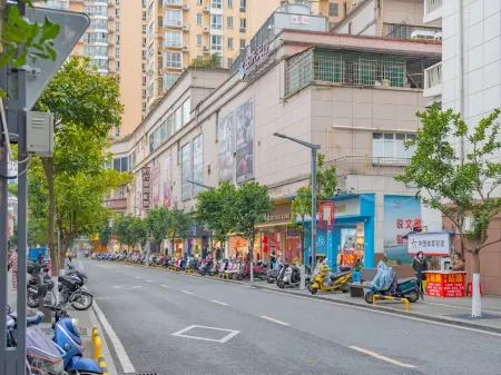 Yiju Hotel (Yingtan Kaixiang Central Plaza) Отели в г. Интань