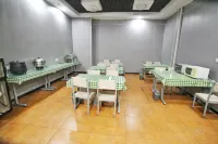 Jinghua Hotel (Shijiazhuang Vientiane City Jiefang Square Metro Station)