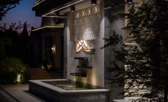 Floral Hotel·Qingfeng Shiguang Hotel (Legoland Shanghai Resort Fengjing Ancient Town Store)