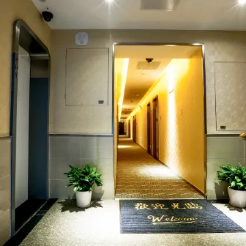 Zsmart Hotel (Shanghai West Nanjing Road Meilongzhen Plaza)