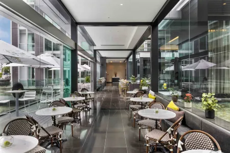 Sofitel Auckland Viaduct Harbour Отели рядом с достопримечательностью «Оклендский университет технологий»