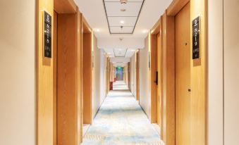 Super 8 Hotel (Beijing Bird's Nest Wukuang Building)