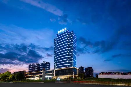 Atour Hotel (Longyou Fengxiangzhou Park Rongchang Avenue, Quzhou) Отели в г. Луню