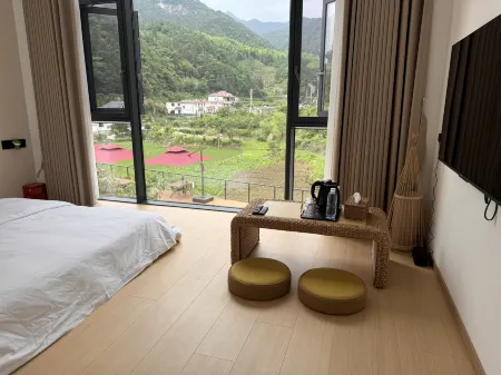 taoyeyinyuanshanzhaung Отели рядом с достопримечательностью «Rainbow Waterfall Scenic Spot In The Dabie Mountains»