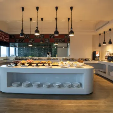 Leshan Yunshang bathing pool Hotel (Shihao Plaza Store of Leshan High speed Railway Station