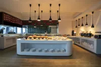 Leshan Yunshang bathing pool Hotel (Shihao Plaza Store of Leshan High speed Railway Station