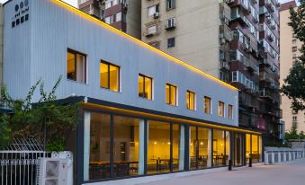 ...and hotel(Beijing South Railway Station Yangqiao)