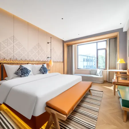 MEHOOD LESTLE The Traxland Hotel
