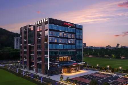 Hampton by Hilton Guangzhou Tianhe Smart City Отели рядом с достопримечательностью «Luogang Gymnasium»