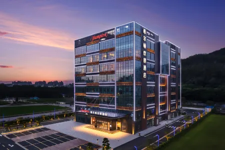 Hampton by Hilton Guangzhou Tianhe Smart City Отели рядом с достопримечательностью «Luogang Gymnasium»