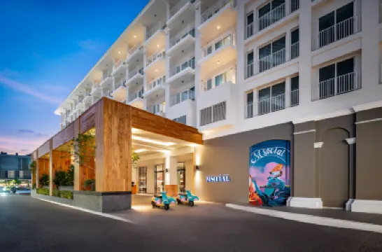 M Social Hotel Phuket 바나나 워크 주변 호텔