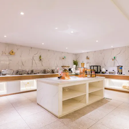 Lanou Hotel (Fuping Qianxilong Building Material Market)