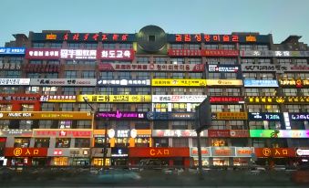 Cloud Plus Smart Cinema Boutique Inn (Yanji Yanbian University West Market Store)