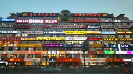 Cloud Plus Smart Cinema Boutique Inn (Yanji Yanbian University West Market Store)