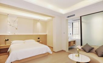 Shuntai Business Hotel (Kunming Railway Station Store)