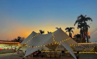 Island Brothers Catch the Sea Camp Homestay