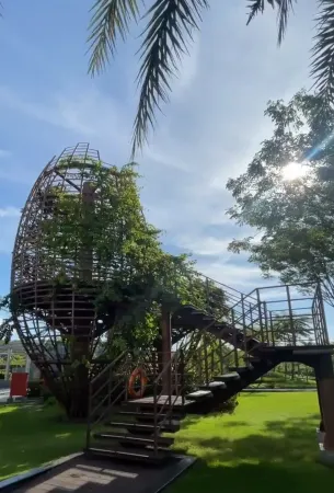 Winner·pik GoldCoast Apartment with sea view Отели рядом с достопримечательностью «Hutan Mangrove PIK 2»